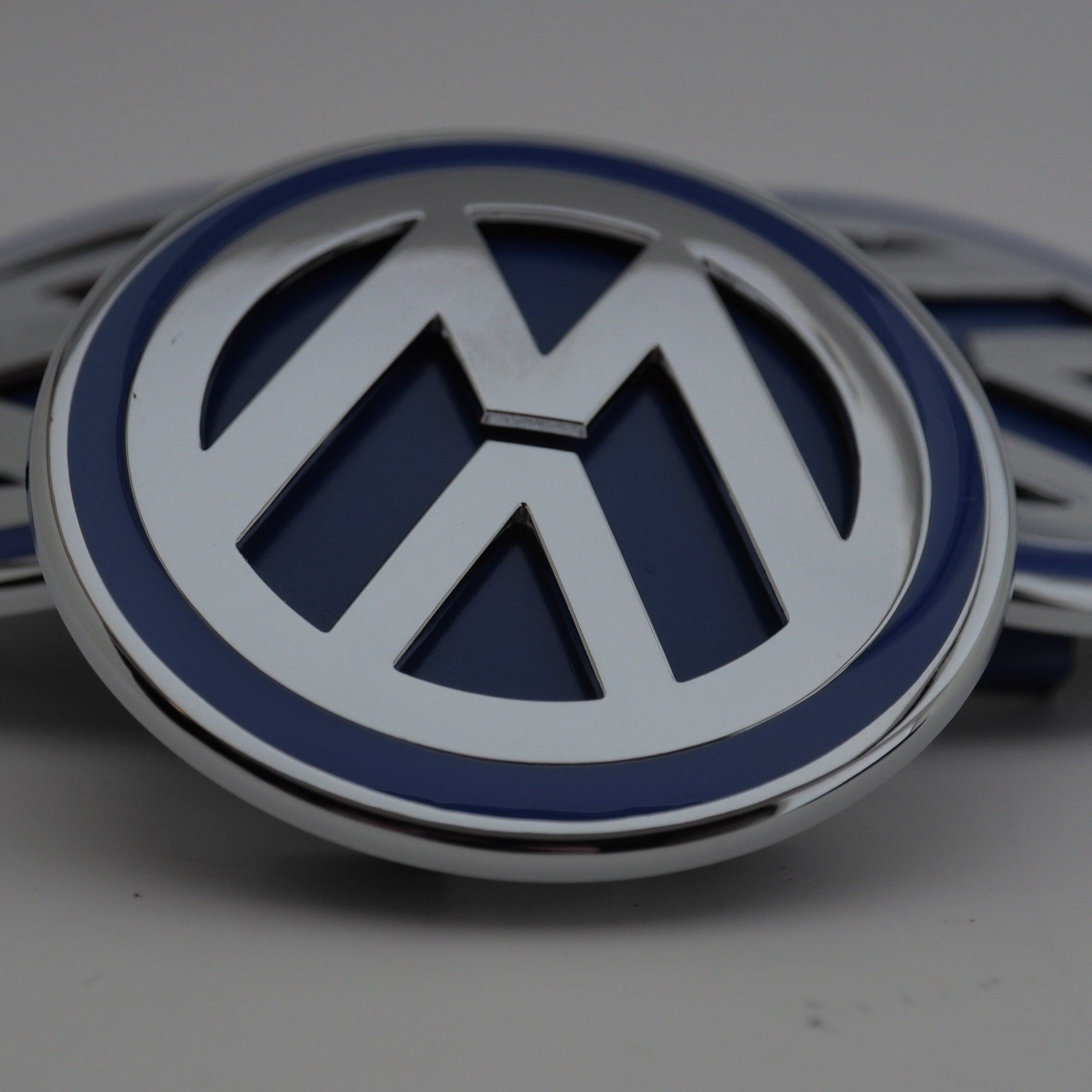 BLUE CHROME RANGE ROVER SIZED VW T5 T6 TRANSPORTER VAN ALLOY WHEEL CENTRE CAPS