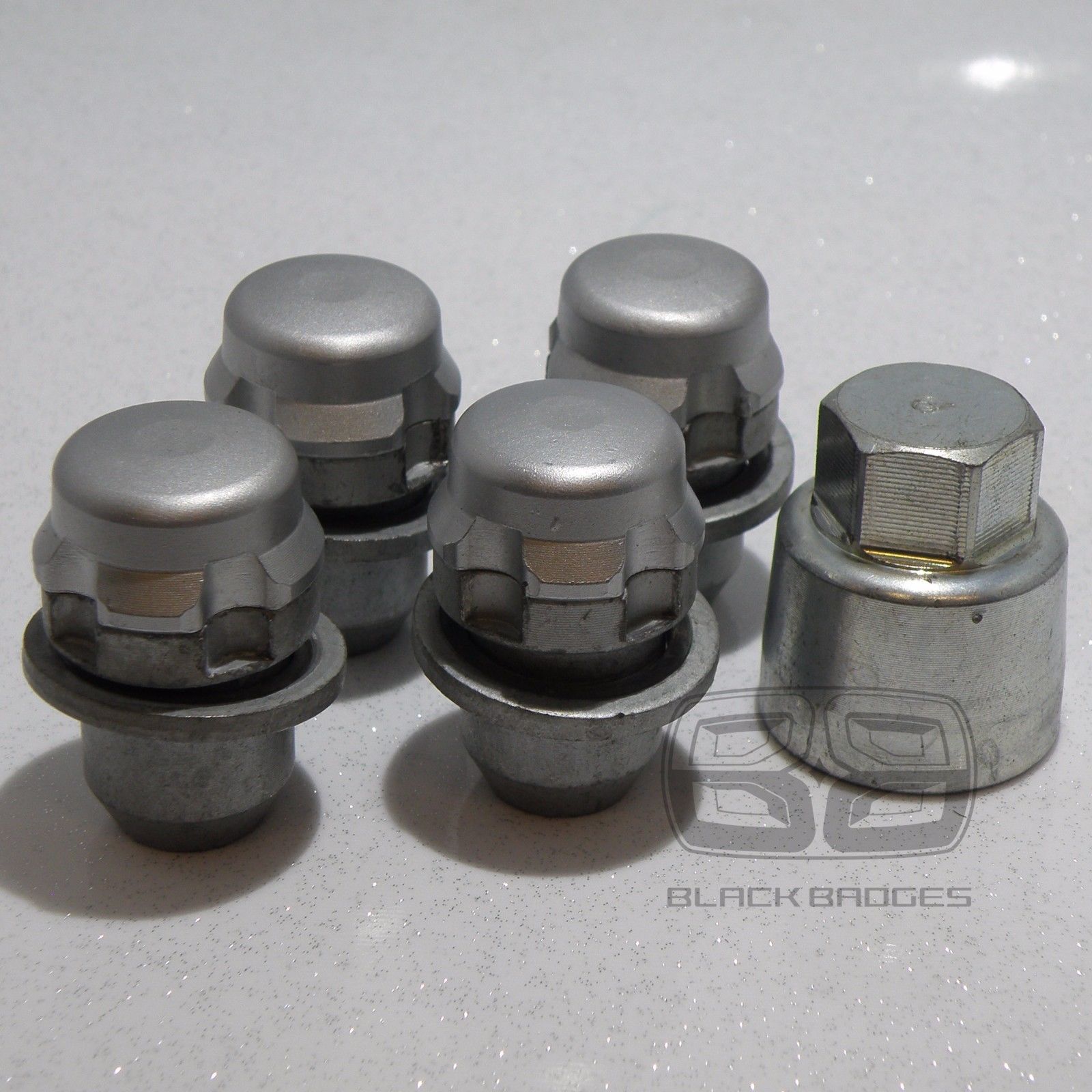 GENUINE-LAND-ROVER-DISCOVERY-3-4-ALLOY-WHEEL-LOCK-NUTS-SET-LOCKING-BOLTS