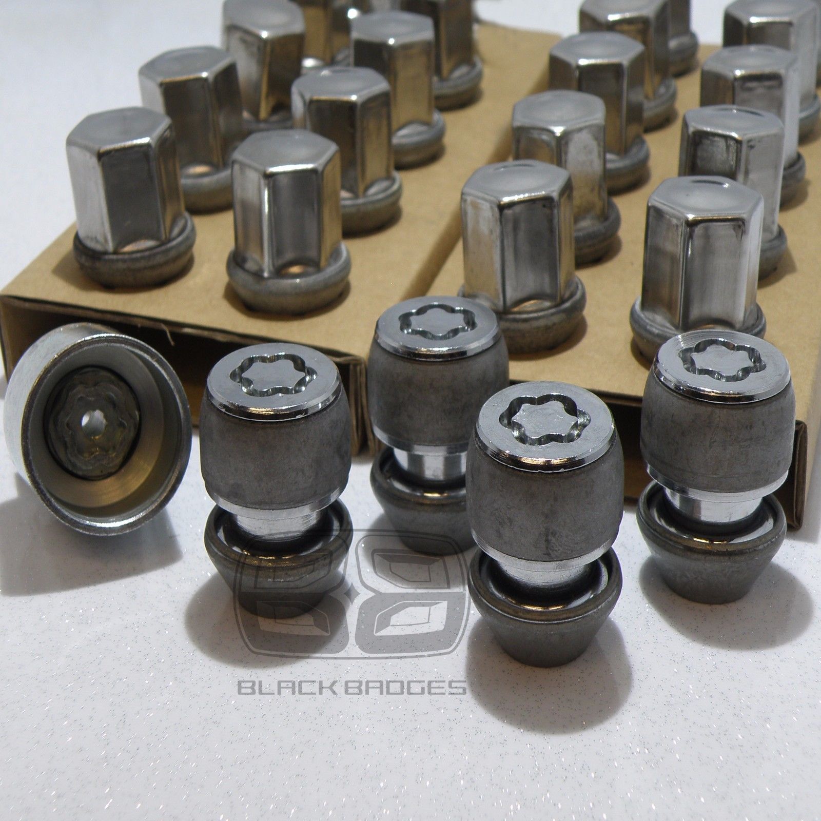 GENUINE LAND RANGE ROVER EVOQUE ALLOY WHEEL NUTS SECURITY LOCK BOLTS LOCKERS SET