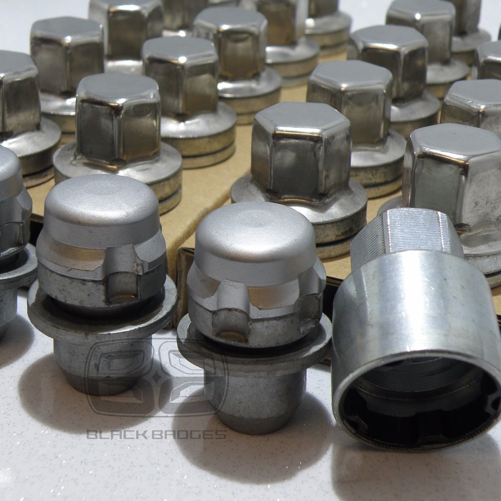 GENUINE LAND ROVER DISCOVERY 3 4 DISCO ALLOY WHEEL NUTS BOLTS LOCK LOCKERS SET