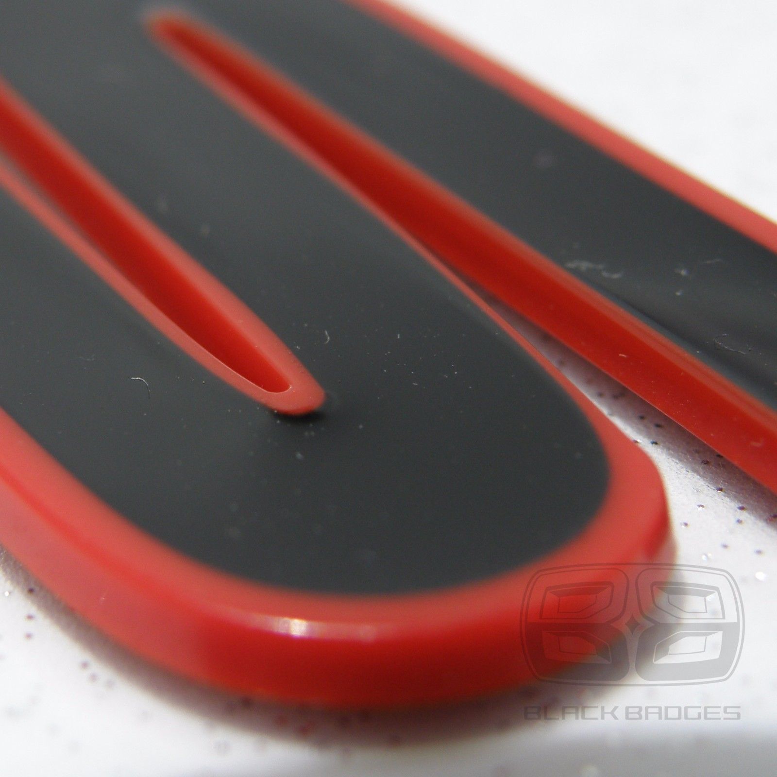 RS BLACK RED LIP EDGE BADGE